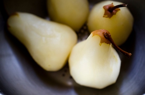 Poached pears with crispy prosciutto and gorgonzola